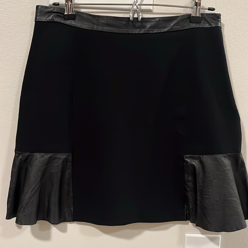 CLUB MONACO Black Lambs Leather Trim/Panel Mini Skirt, Size 4